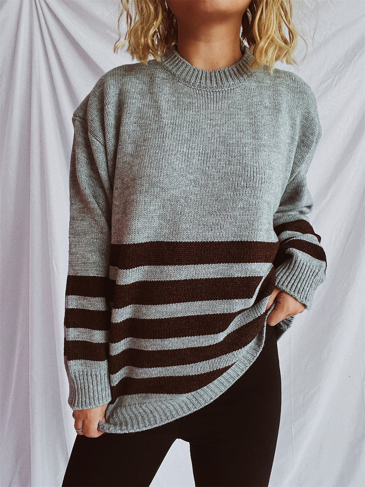 Damernas avslappnade oversized-tröja med modernt randig mönster Mirla-Eva Jonsson