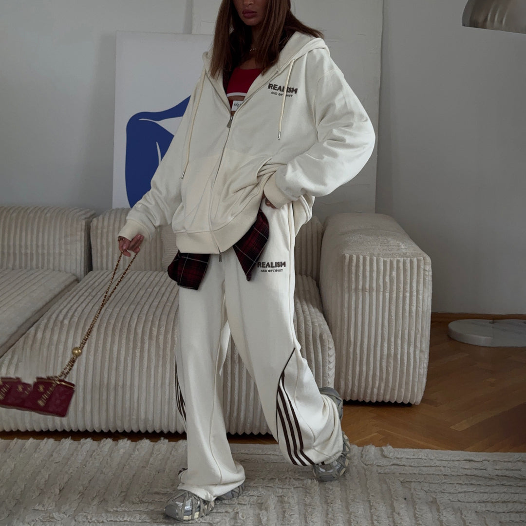 Damernas avslappnade sportoutfit med hoodie och joggingbyxor Mirla-Eva Jonsson