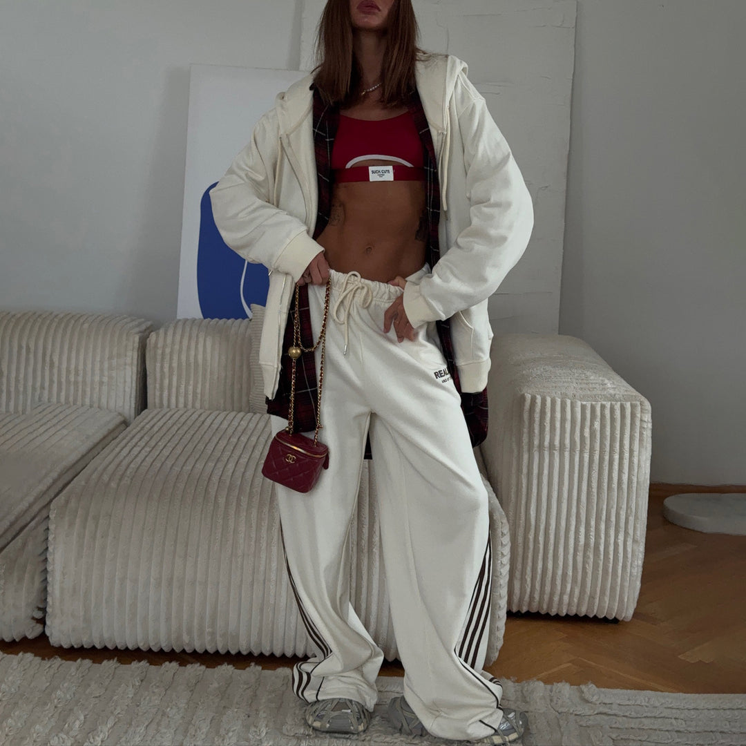 Damernas avslappnade sportoutfit med hoodie och joggingbyxor Mirla-Eva Jonsson