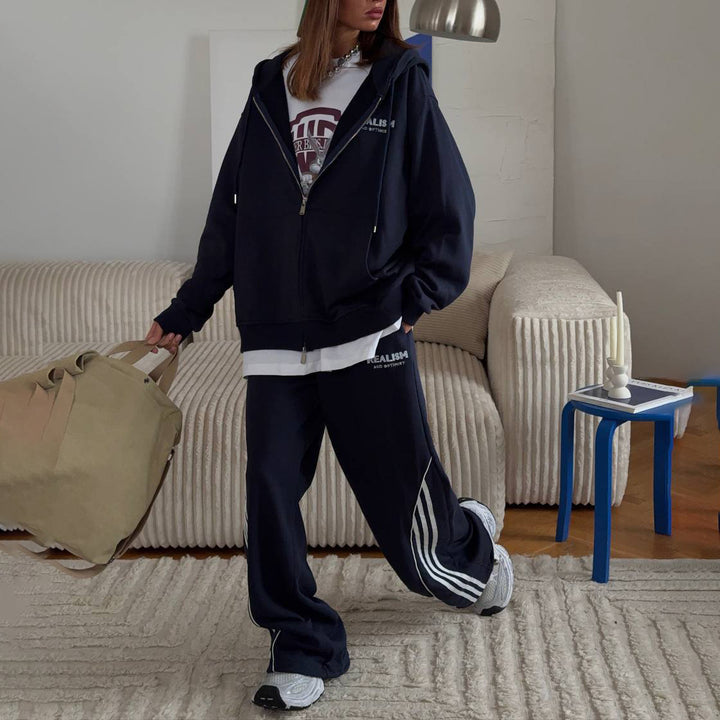 Damernas avslappnade sportoutfit med hoodie och joggingbyxor Mirla-Eva Jonsson