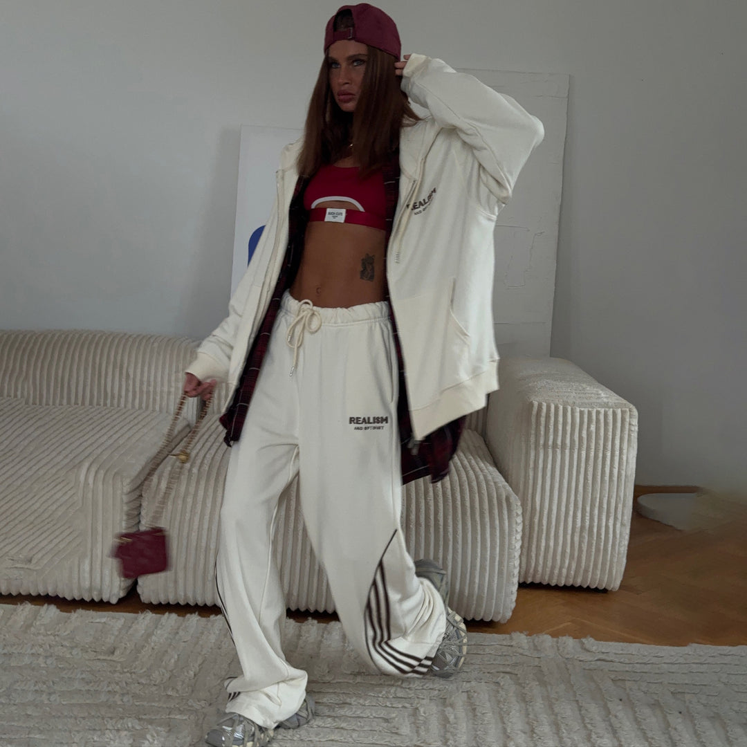 Damernas avslappnade sportoutfit med hoodie och joggingbyxor Mirla-Eva Jonsson