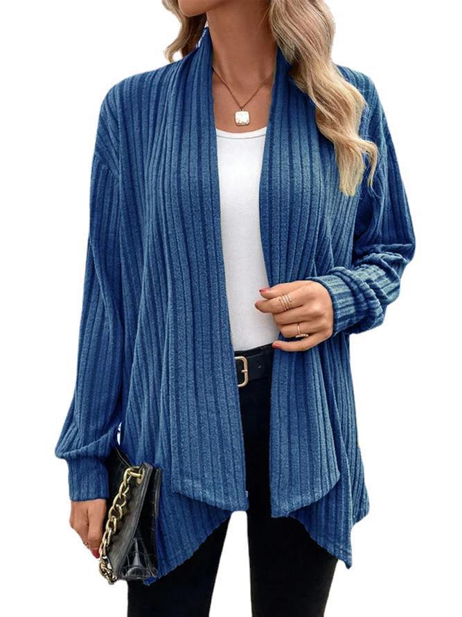 Damernas avslappnade stickad cardigan med asymmetrisk nederkant och fint ribbdesign Mirla-Eva Jonsson