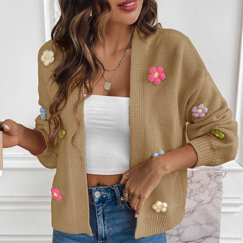 Damernas avslappnade stickad cardigan med färgglada blomapplikationer Mirla-Eva Jonsson