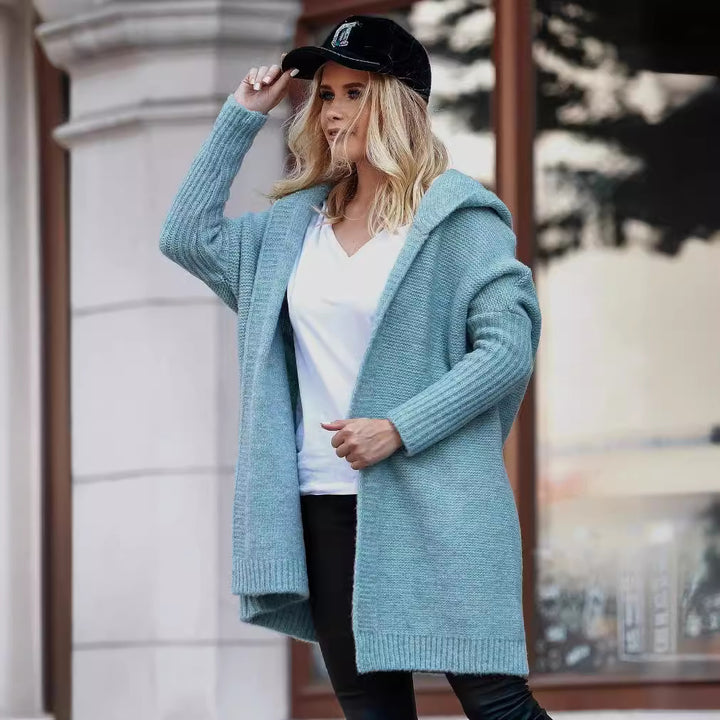 Damernas avslappnade stickad cardigan med huva och stora fickor Mirla-Eva Jonsson