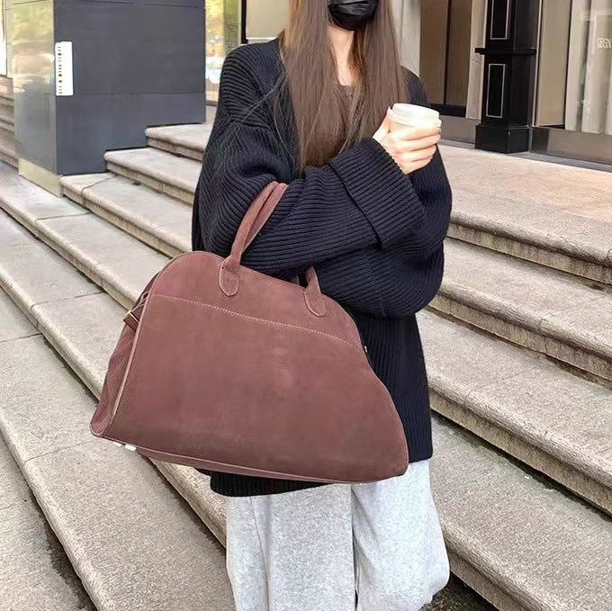 Damernas avslappnade stickad cardigan med knappar och vid passform Mirla-Eva Jonsson
