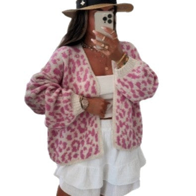Damernas avslappnade stickad jacka i leopardmönster Mirla-Eva Jonsson