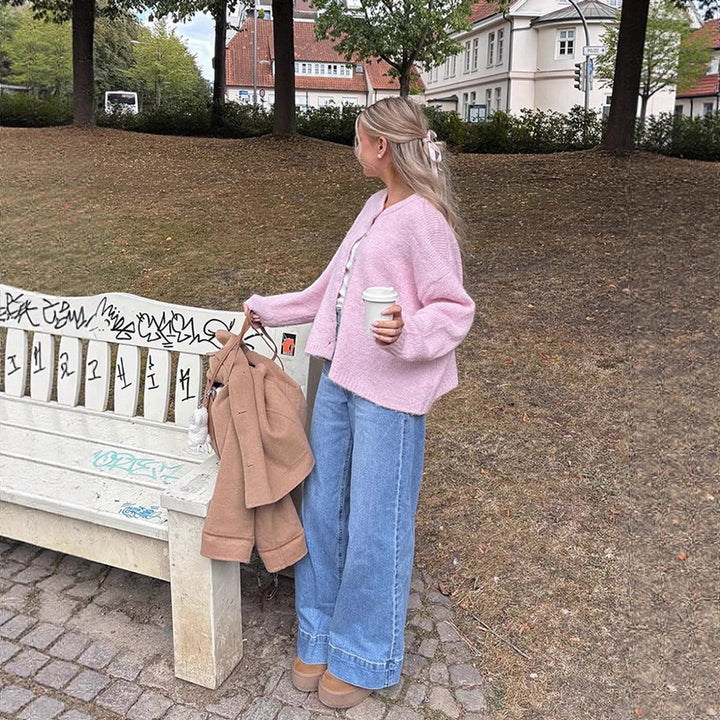 Damernas avslappnade stickad jacka med vid passform och knapppdetaljer Mirla-Eva Jonsson