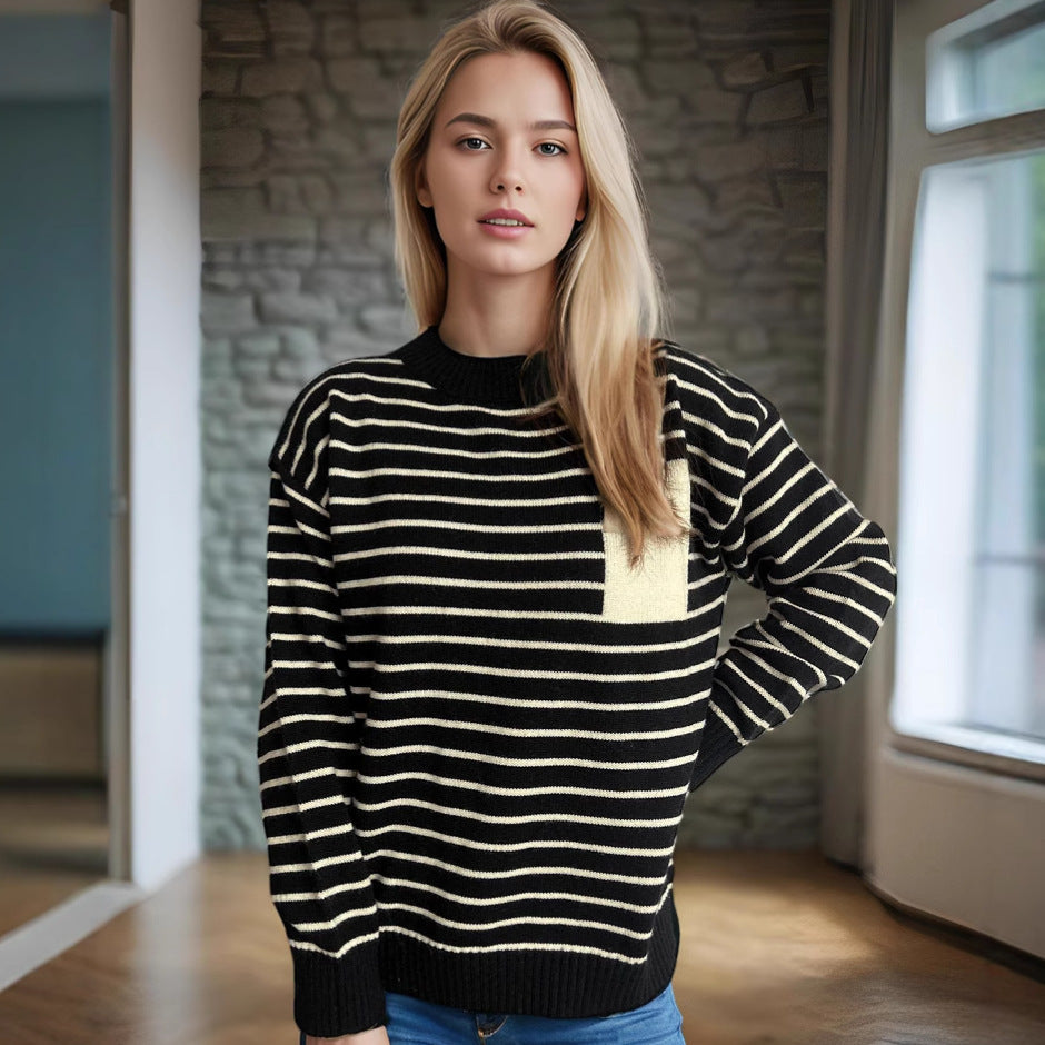 Damernas avslappnade stickad tröja med bred randig mönster och överhängande axlar Mirla-Eva Jonsson