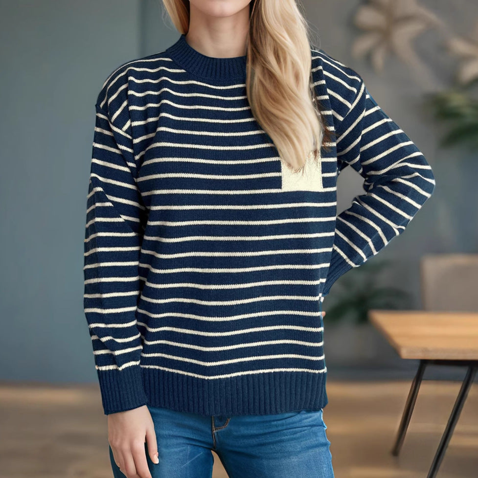 Damernas avslappnade stickad tröja med bred randig mönster och överhängande axlar Mirla-Eva Jonsson