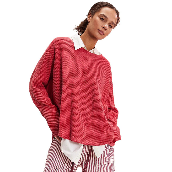 Damernas avslappnade stickad tröja med lätt oversized snitt Mirla-Eva Jonsson