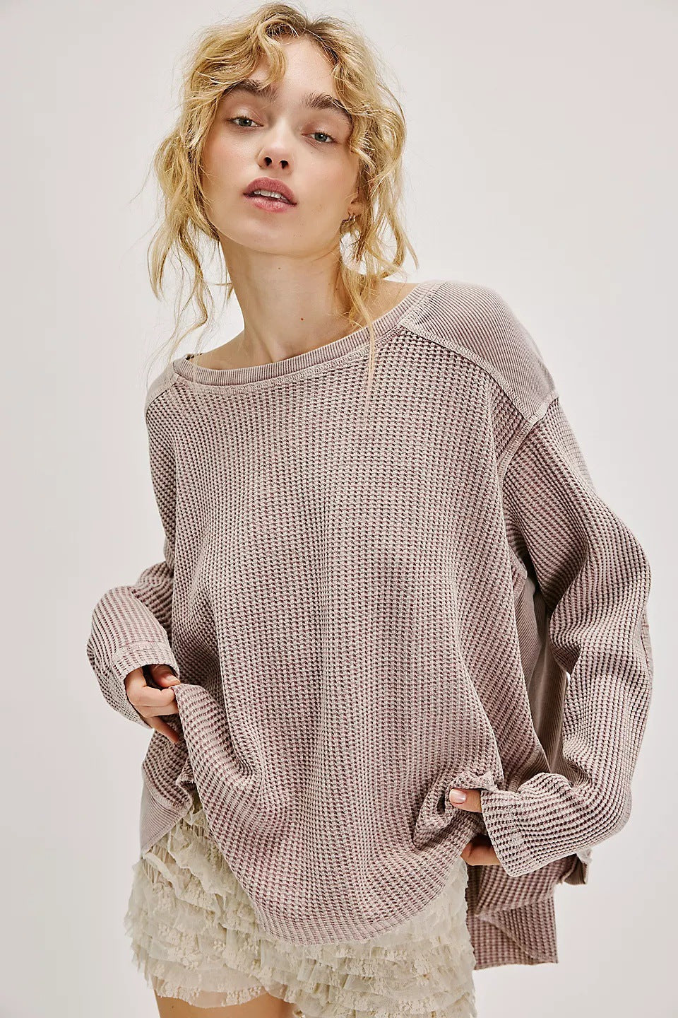Damernas avslappnade stickad tröja med lätt oversized snitt Mirla-Eva Jonsson
