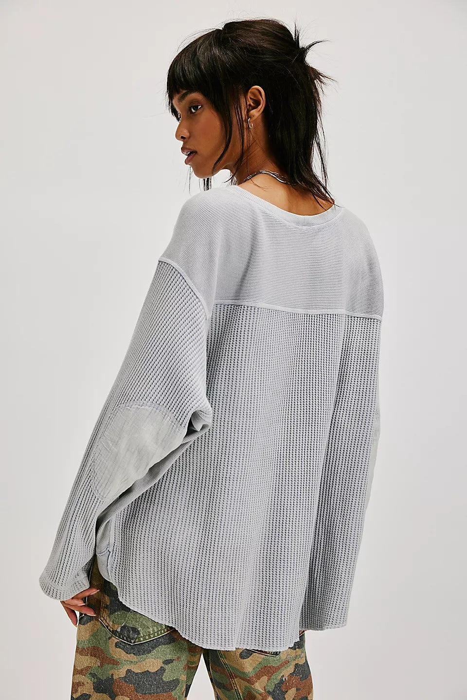 Damernas avslappnade stickad tröja med lätt oversized snitt Mirla-Eva Jonsson