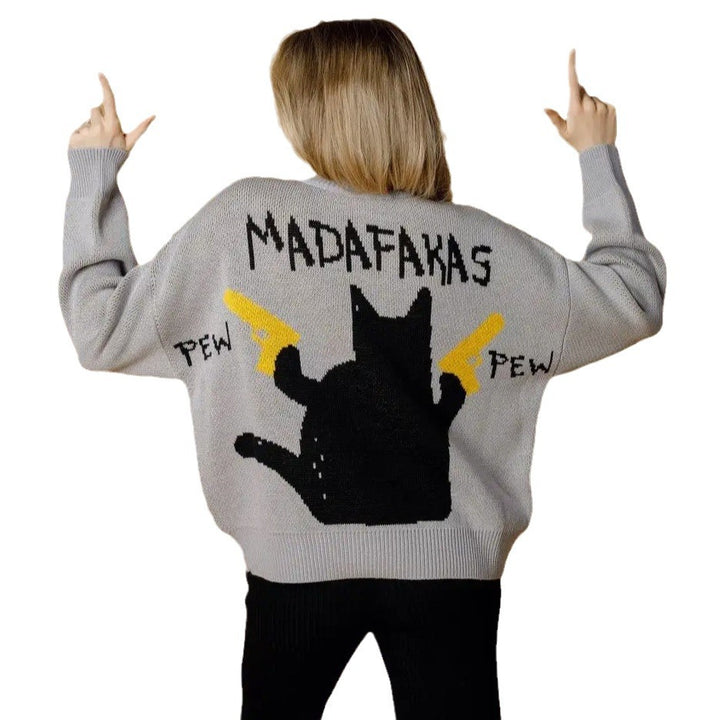 Damernas avslappnade stickad tröja med unik kattdesign och grafisk tryck Mirla-Eva Jonsson