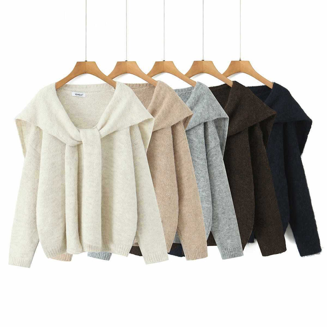 Damernas avslappnade stickade tröja med modernt huva-design Mirla-Eva Jonsson