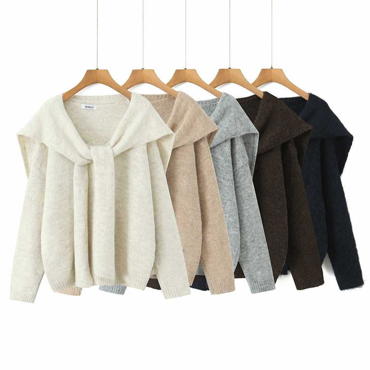 Damernas avslappnade stickade tröja med modernt huva-design Mirla-Eva Jonsson