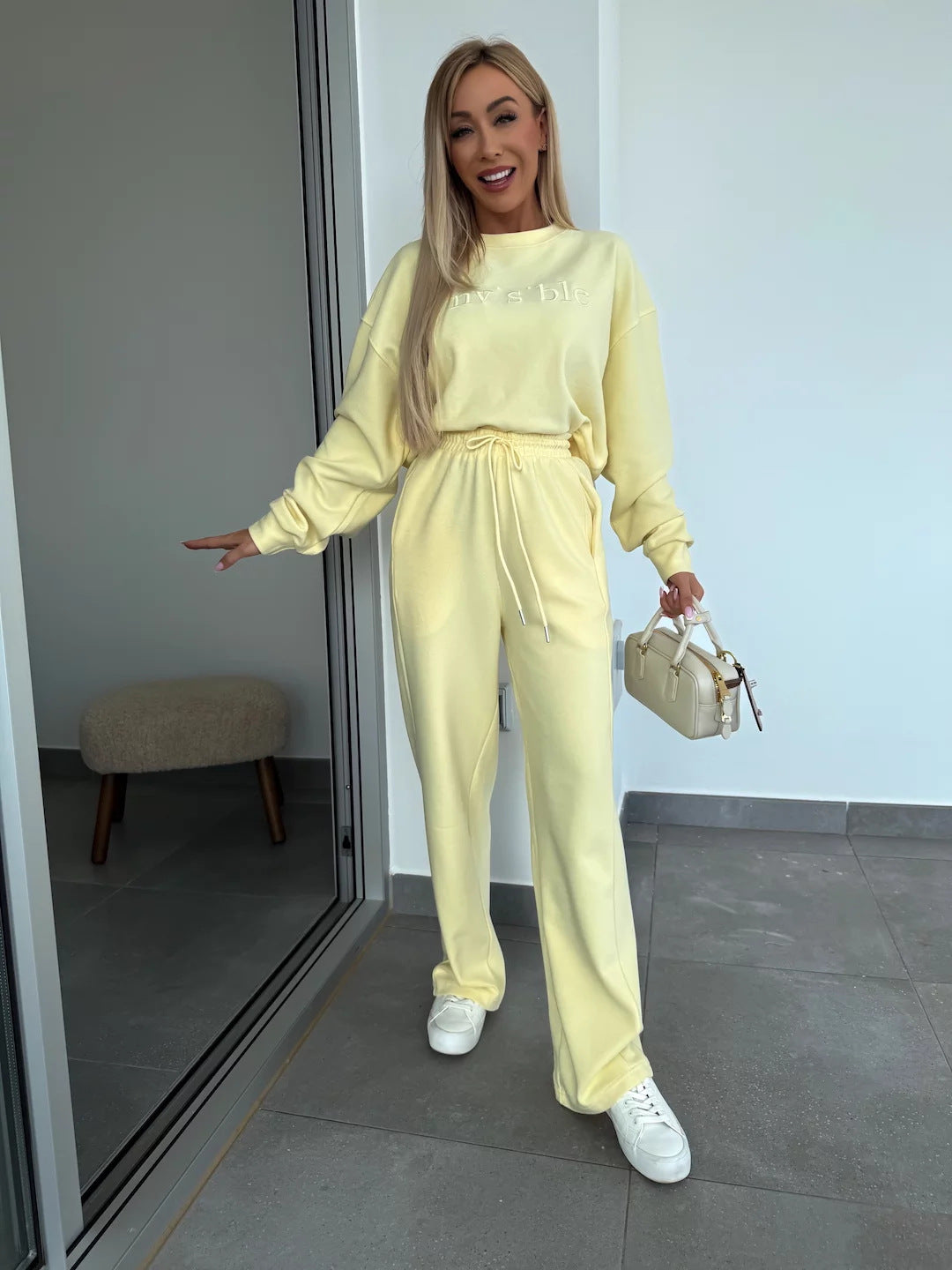 Damernas avslappnade sweatpants-set med lös passform och praktiska fickor-Eva Jonsson
