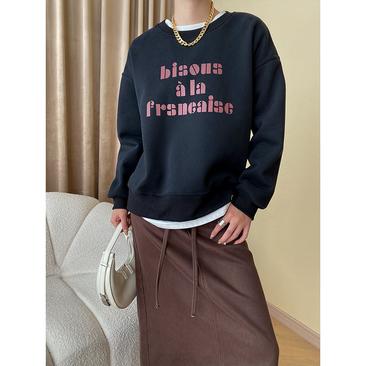 Damernas avslappnade sweatshirt med kreativ text Mirla-Eva Jonsson