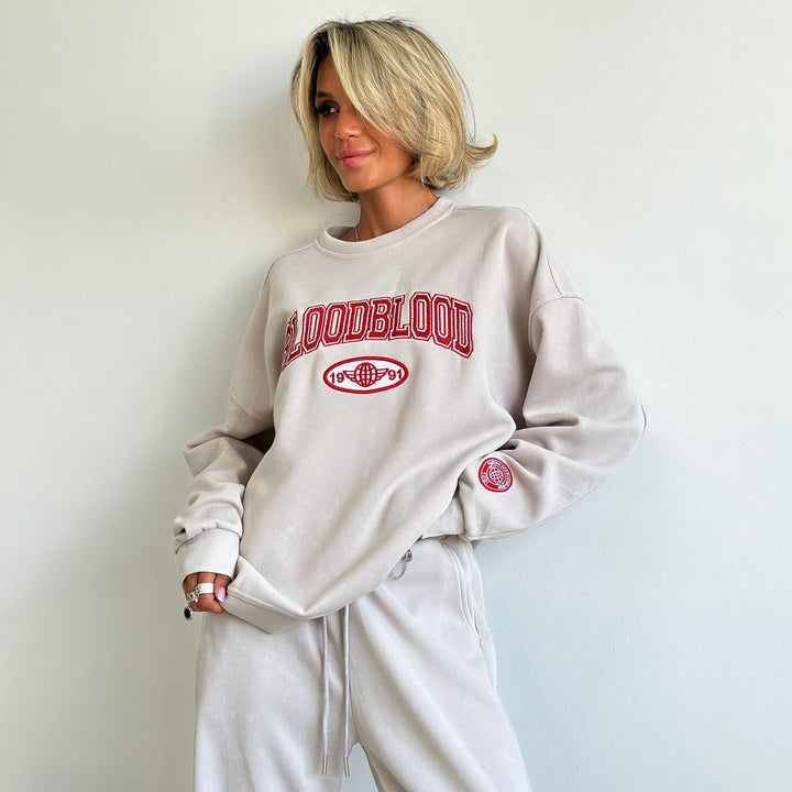 Damernas avslappnade sweatshirt med kreativ text och mysig passform Mirla-Eva Jonsson