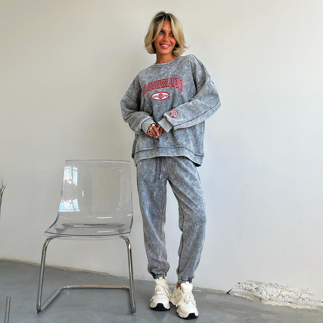 Damernas avslappnade sweatshirt med kreativ text och mysig passform Mirla-Eva Jonsson