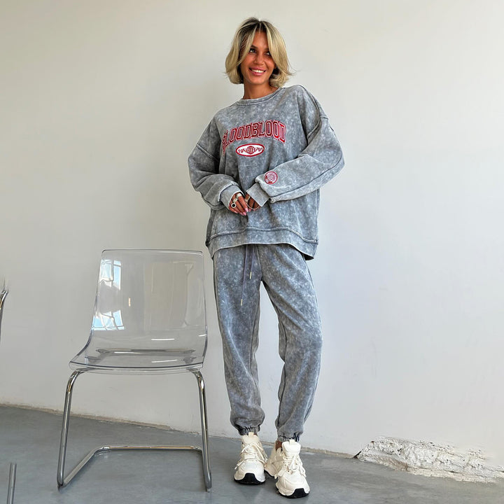 Damernas avslappnade sweatshirt med kreativ text och mysig passform Mirla-Eva Jonsson