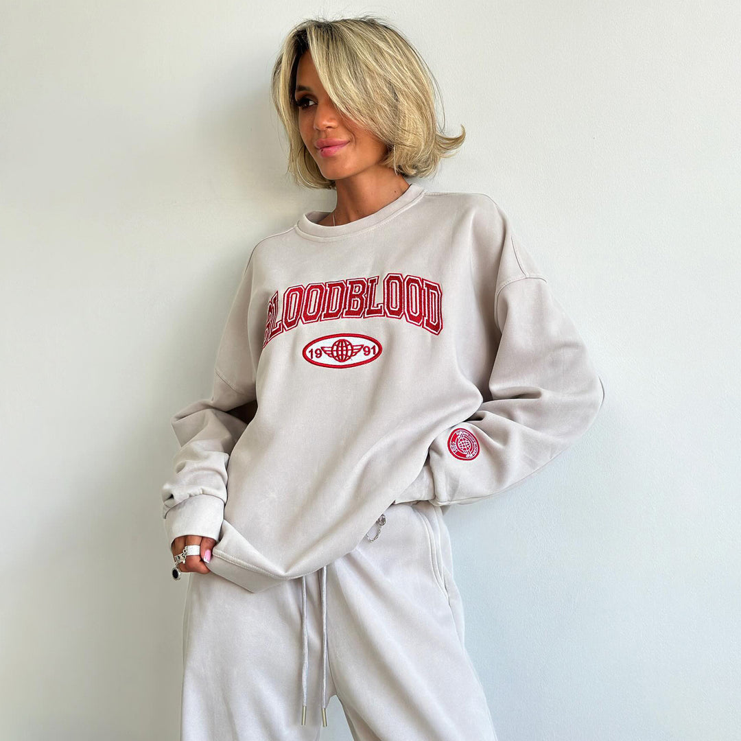 Damernas avslappnade sweatshirt med kreativ text och mysig passform Mirla-Eva Jonsson