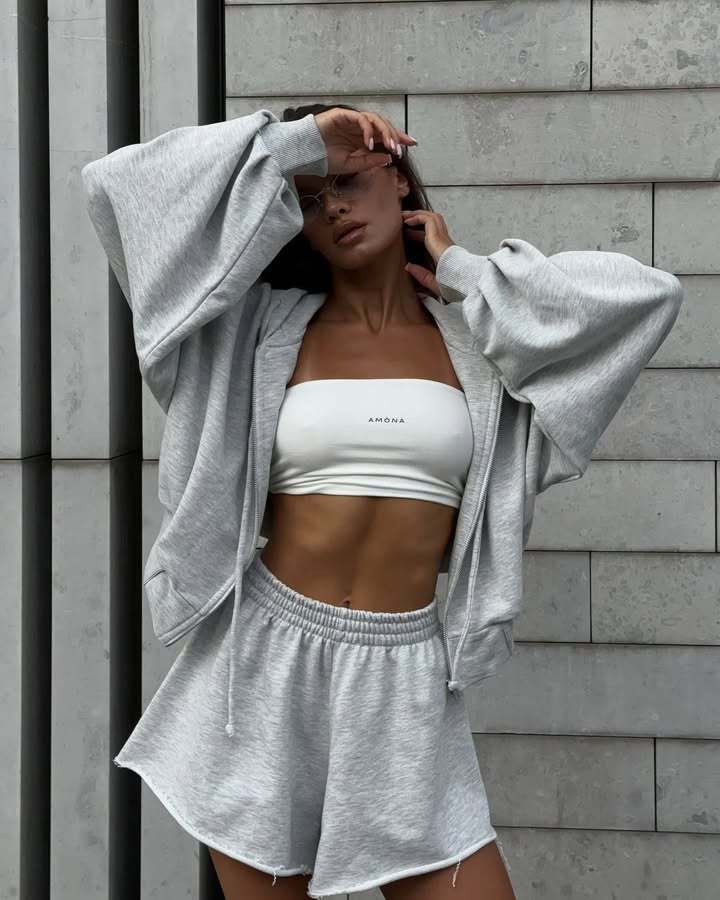 Damernas avslappnade sweatsuit med överflödig tyg och hög krage Eva Jonsson-Eva Jonsson