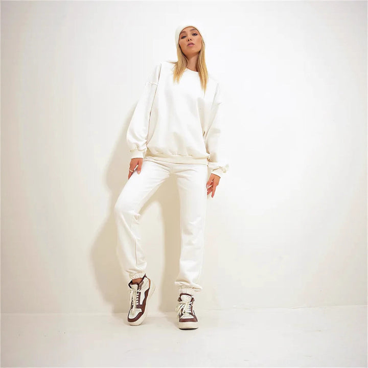 Damernas avslappnade sweatsuit med vid överdel och bekväma byxor Mirla-Eva Jonsson