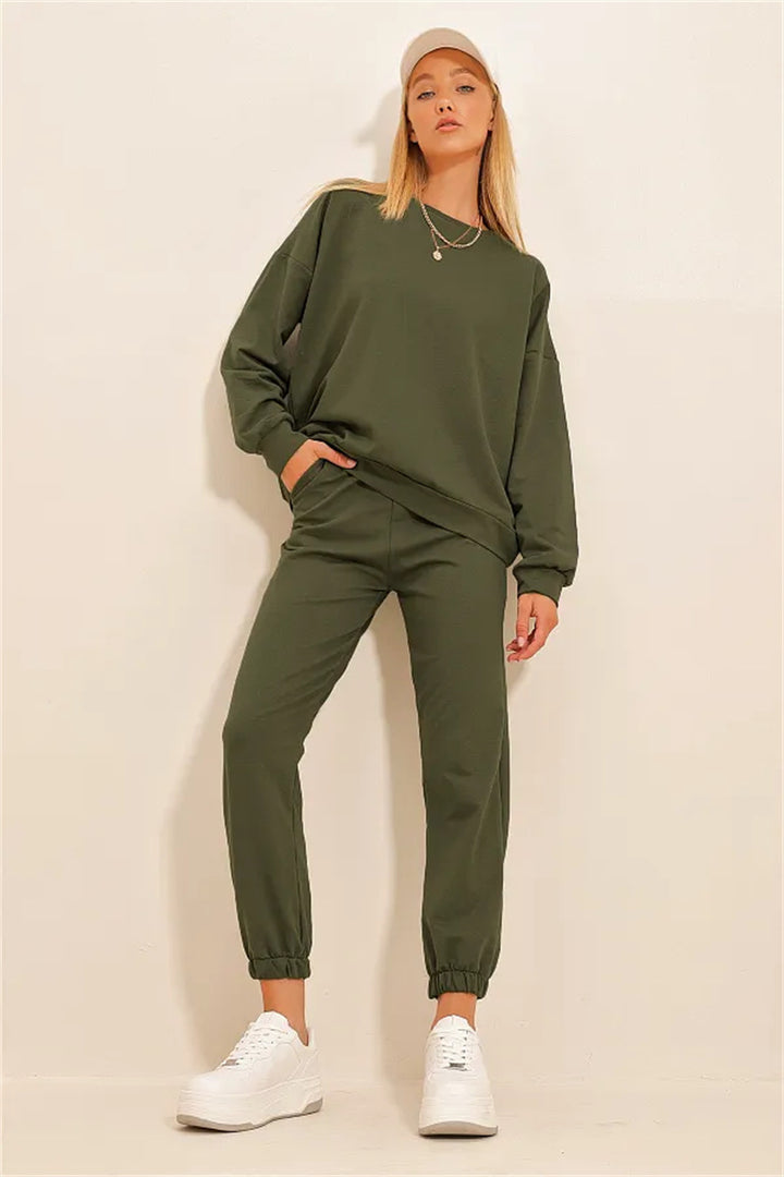Damernas avslappnade sweatsuit med vid överdel och bekväma byxor Mirla-Eva Jonsson