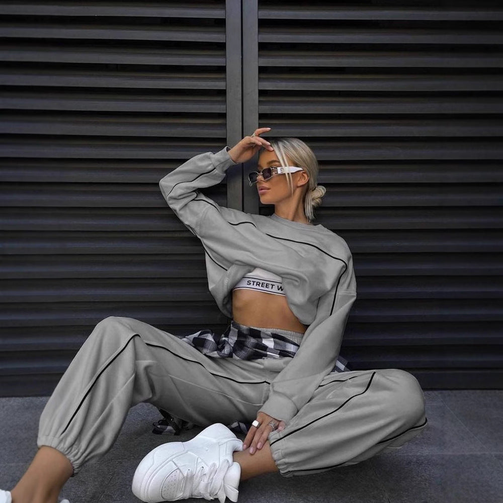 Damernas avslappnade träningsdräkt med cropped topp och lös passform Mirla-Eva Jonsson