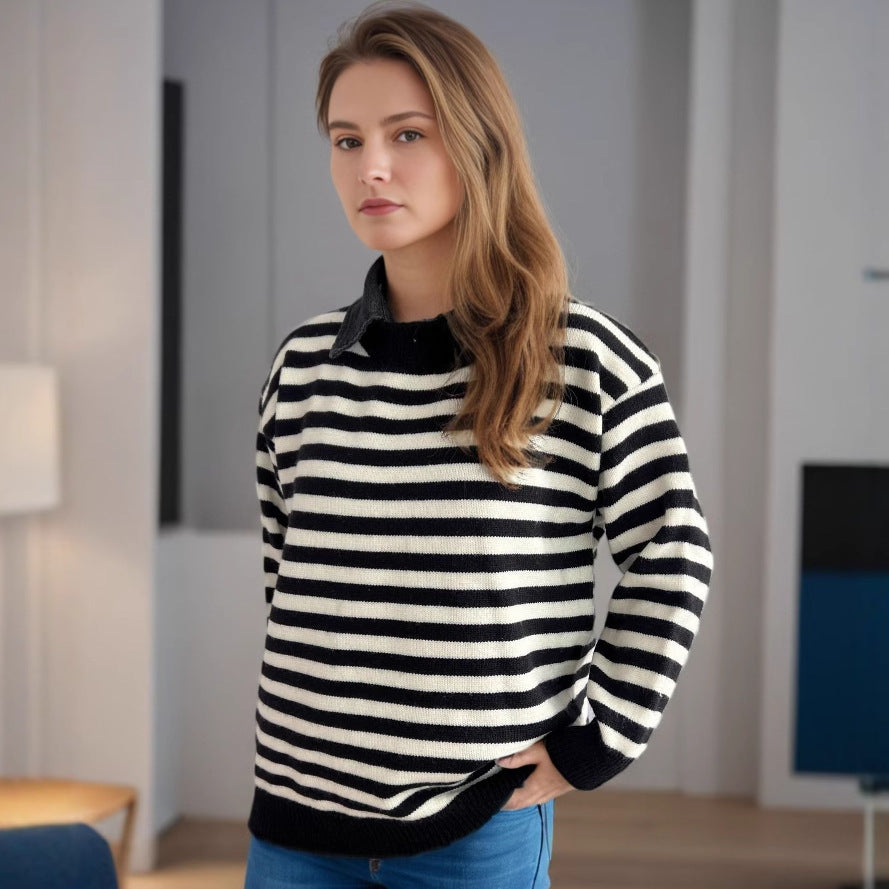 Damernas avslappnade tröja med strukturellt randmönster och moderiktig krage Mirla-Eva Jonsson
