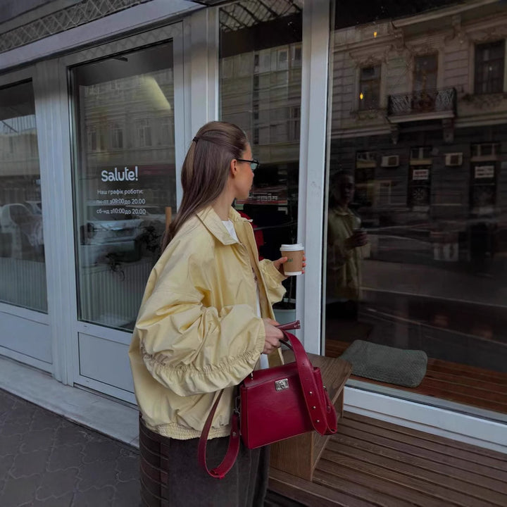 Damernas avslappnade vindjacka med voluminösa ärmar och elastiska manschetter Mirla-Eva Jonsson