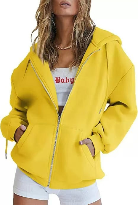 Damernas avslappnade zip-hoodie med rymlig huva och praktiska fickor Mirla-Eva Jonsson
