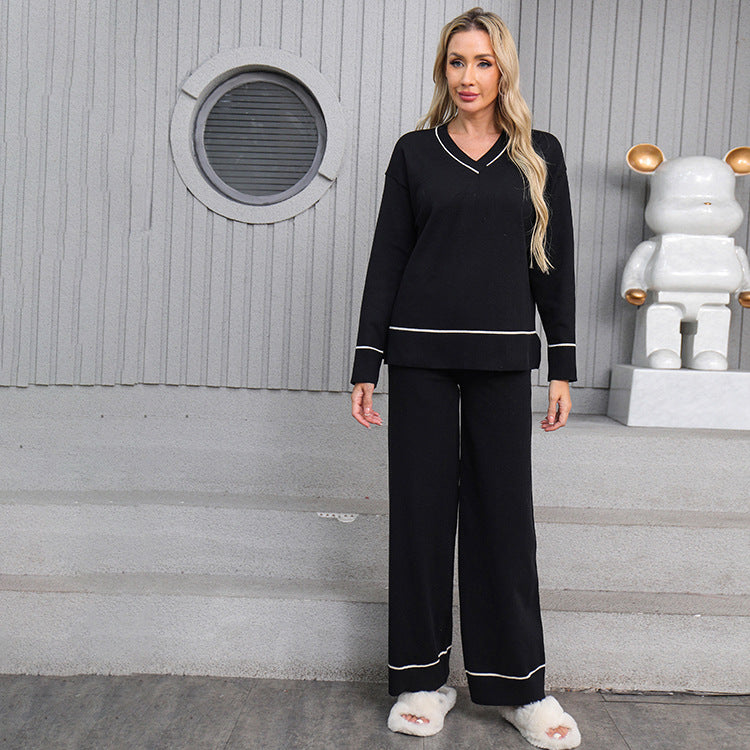 Damernas avslappnande loungewear-set med V-ringning och breda byxor Mirla-Eva Jonsson