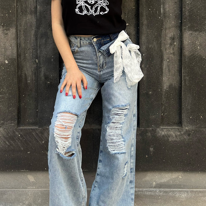 Damernas baggy denimjeans med avslappnade rivdetaljer och unik tvätt Mirla-Eva Jonsson
