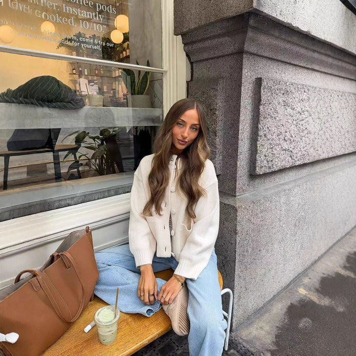 Damernas bekväma cardigan med knäppning och praktiska fickor Mirla-Eva Jonsson