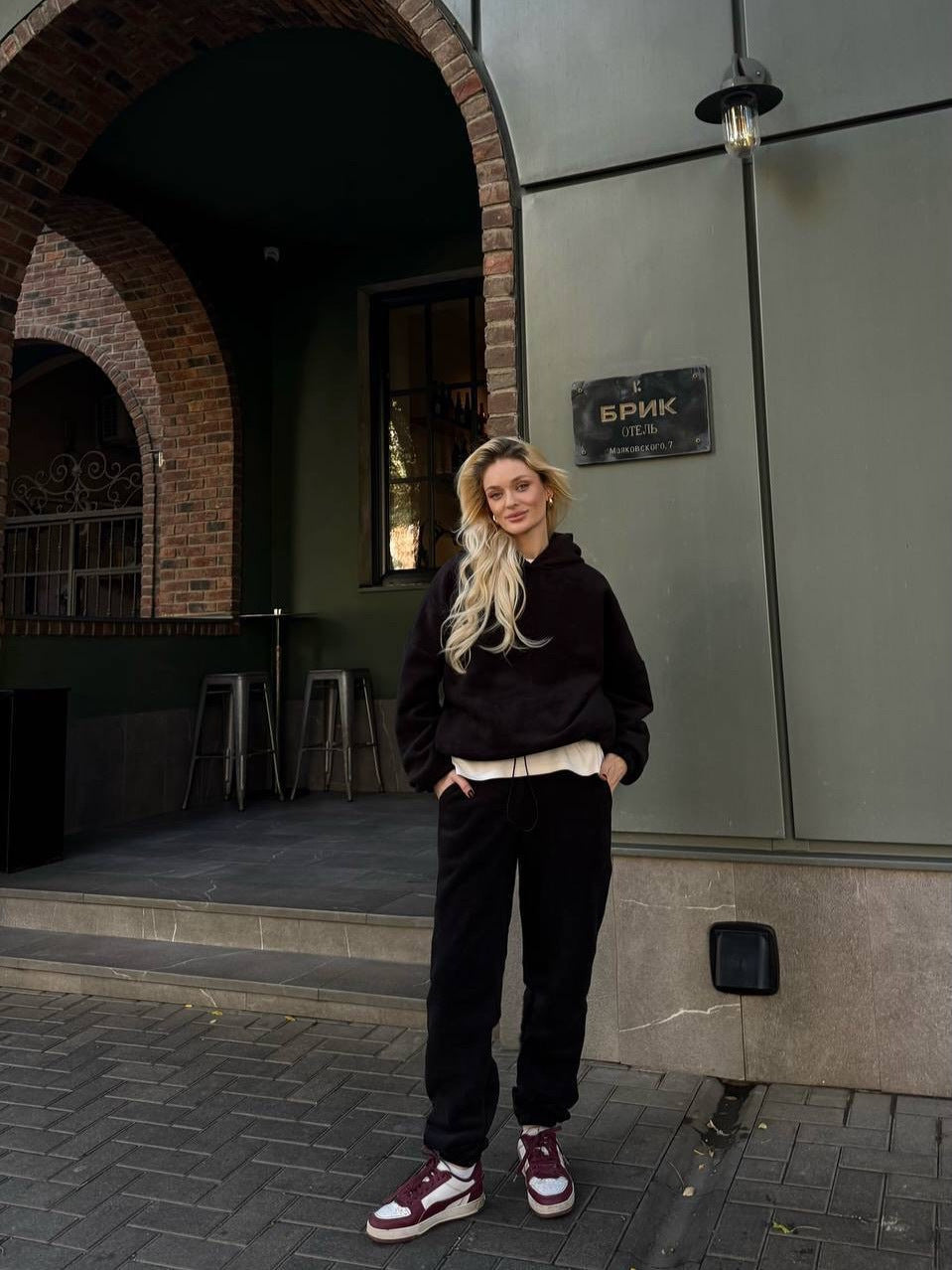 Damernas bekväma fleece-träningsoverall med höga cuffar och praktiska fickor Mirla-Eva Jonsson