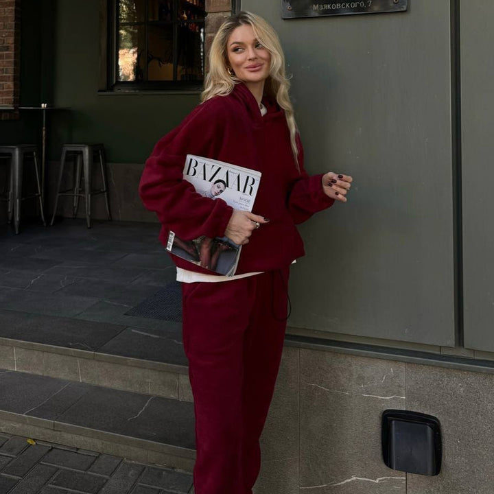 Damernas bekväma fleece-träningsoverall med höga cuffar och praktiska fickor Mirla-Eva Jonsson