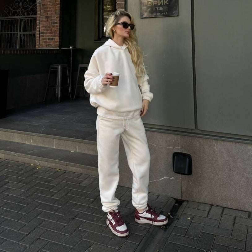 Damernas bekväma fleece-träningsoverall med höga cuffar och praktiska fickor Mirla-Eva Jonsson