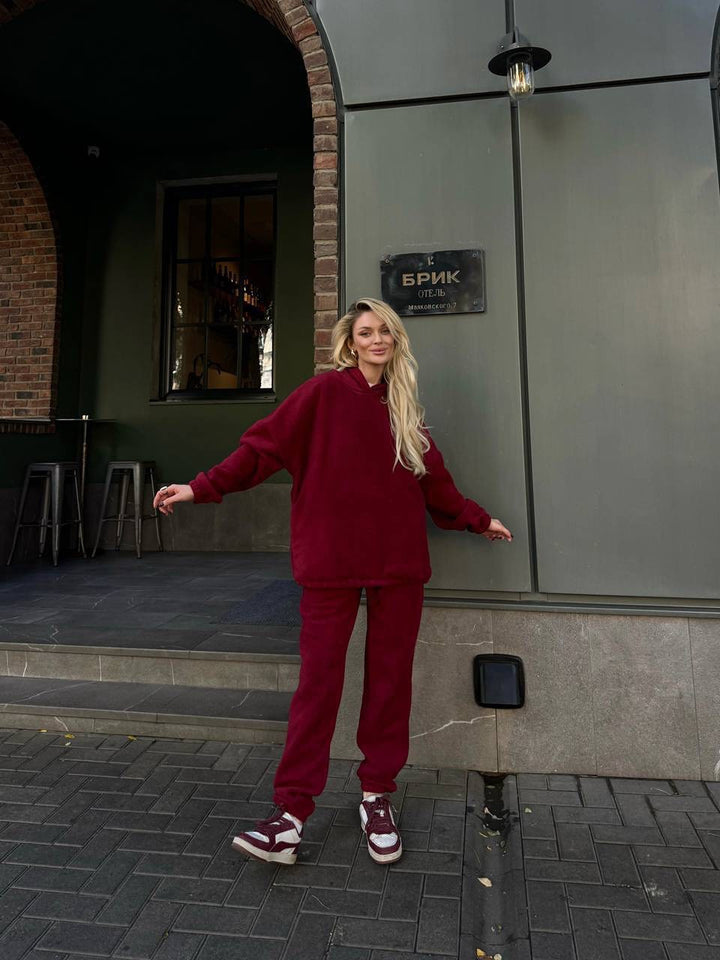 Damernas bekväma fleece-träningsoverall med höga cuffar och praktiska fickor Mirla-Eva Jonsson
