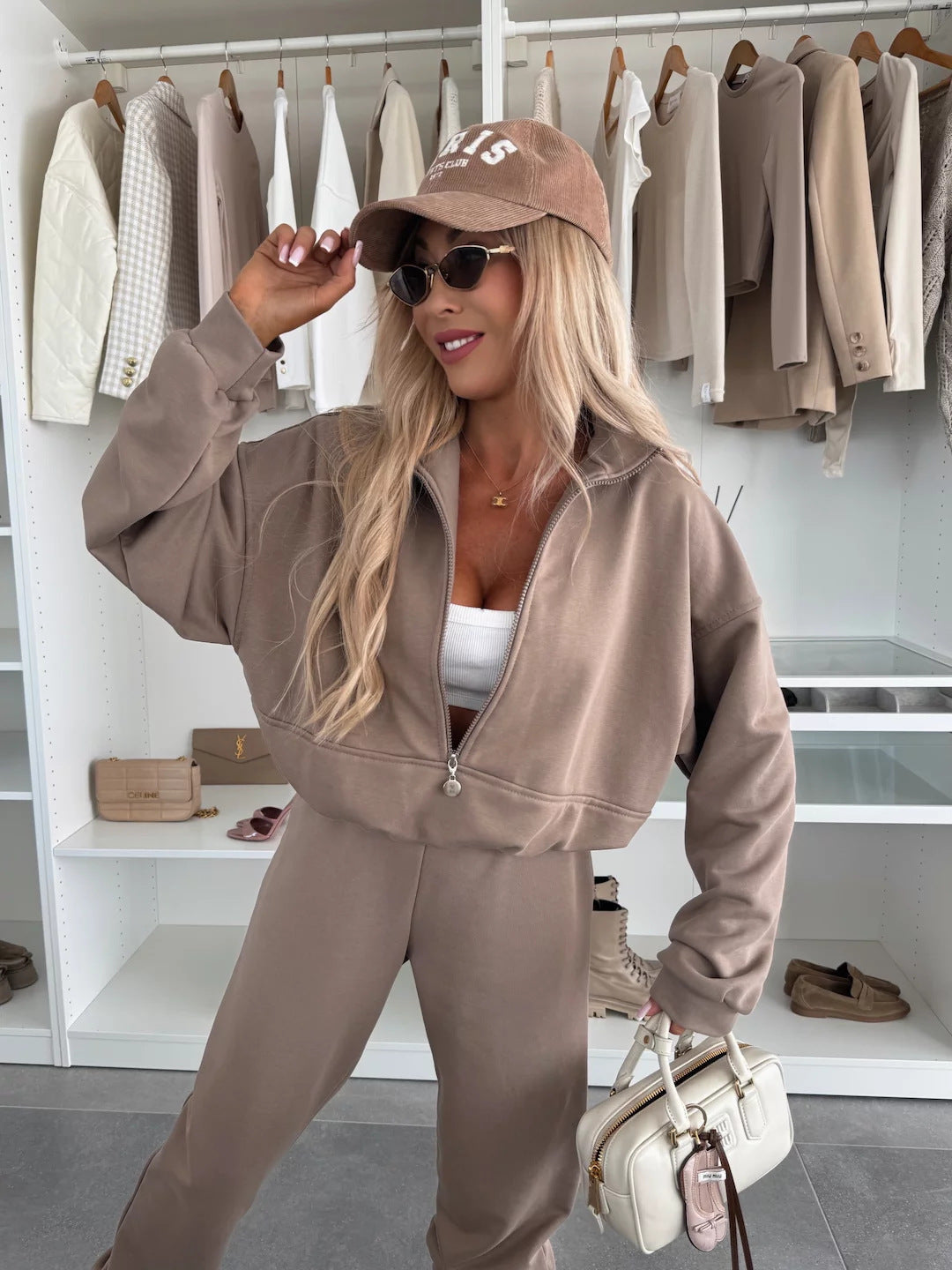 Damernas bekväma fritidsdräkt med hög krage och påsydda fickor Eva Jonsson-Eva Jonsson