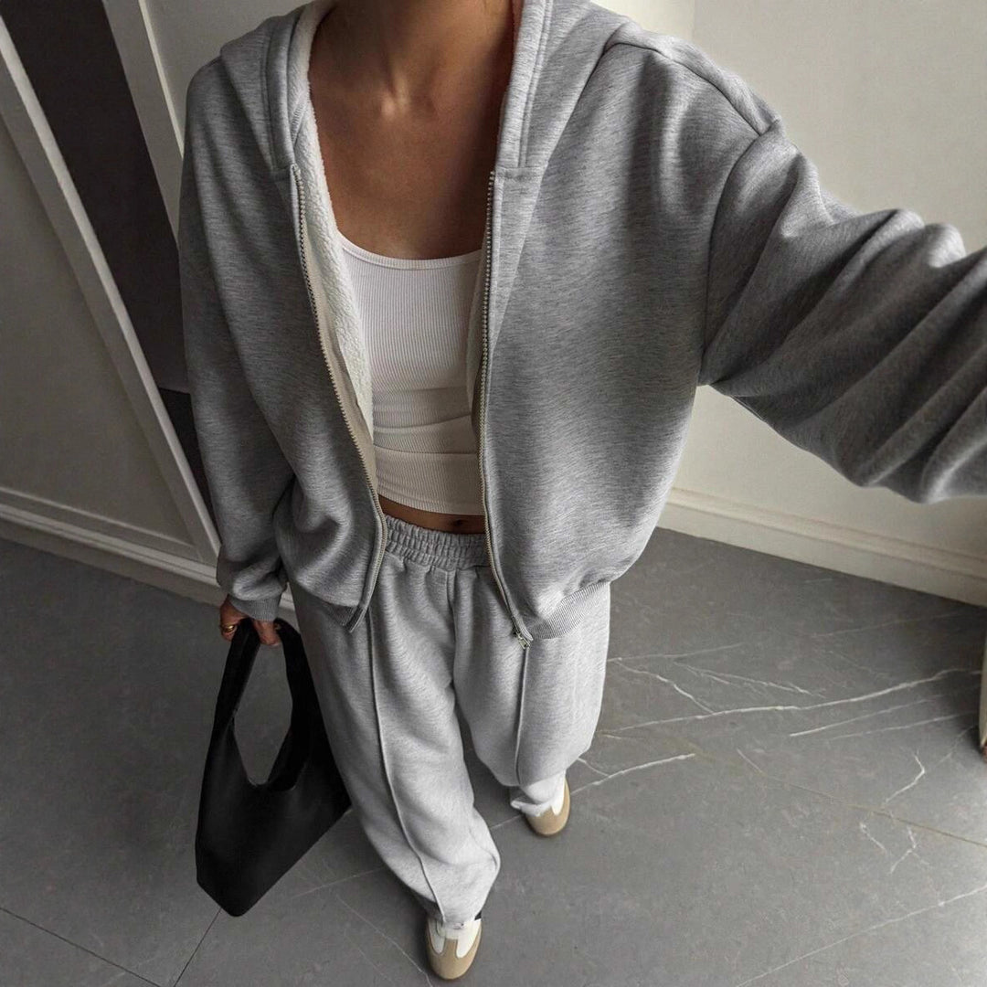 Damernas bekväma hoodie och lösa fritidsbyxor Mirla-Eva Jonsson