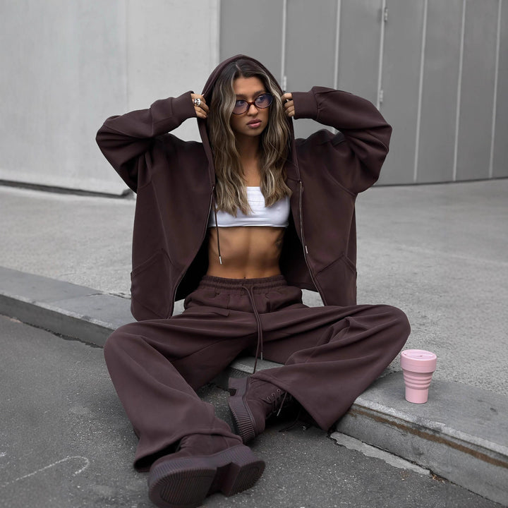 Damernas bekväma och avslappnade hoodiejacka med bred passform och matchande joggers Eva Jonsson-Eva Jonsson