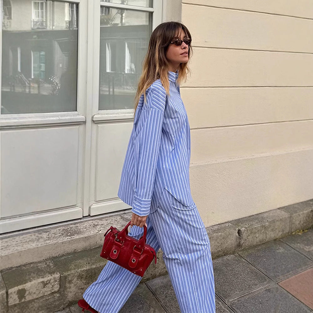 Damernas bekväma och stiliga pyjamas-set med randig design Mirla-Eva Jonsson