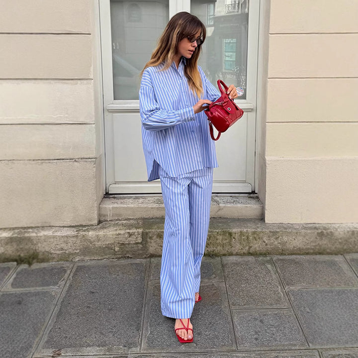 Damernas bekväma och stiliga pyjamas-set med randig design Mirla-Eva Jonsson