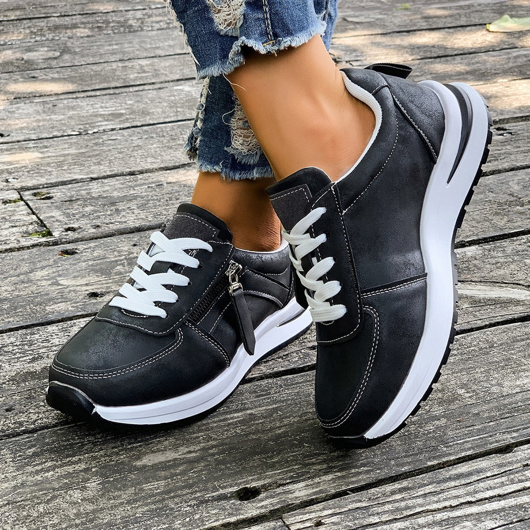 Damernas bekväma och stiliga sneakers med trendig glittrande effekt Mirla-Eva Jonsson