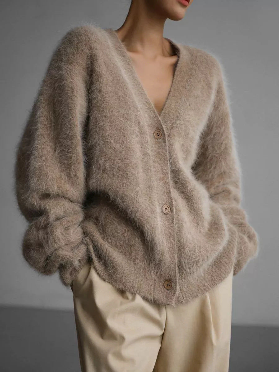 Damernas bekväma stickad cardigan med mjukt fluffmaterial och stiligt knappdetalj Eva Jonsson-Eva Jonsson