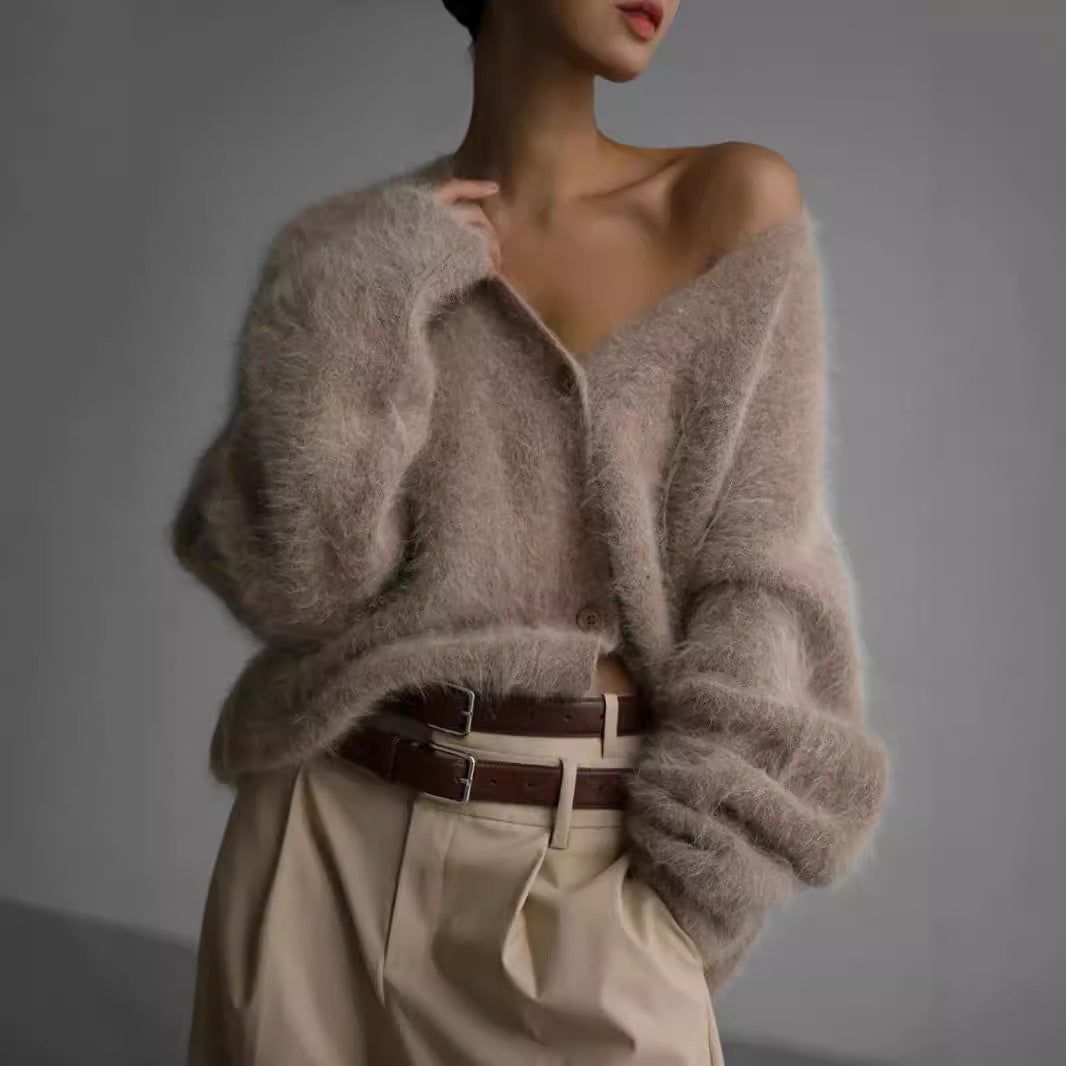 Damernas bekväma stickad cardigan med mjukt fluffmaterial och stiligt knappdetalj Eva Jonsson-Eva Jonsson