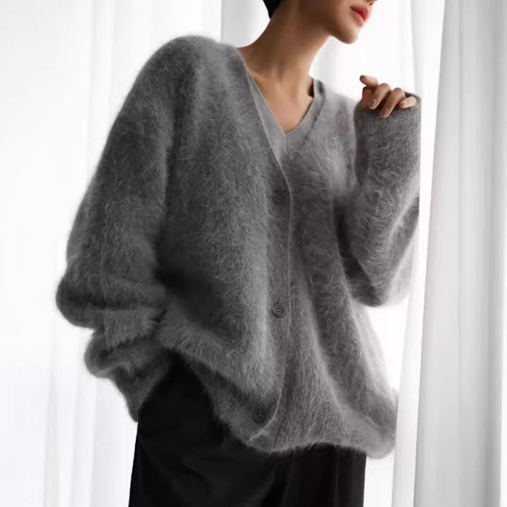 Damernas bekväma stickad cardigan med mjukt fluffmaterial och stiligt knappdetalj Eva Jonsson-Eva Jonsson