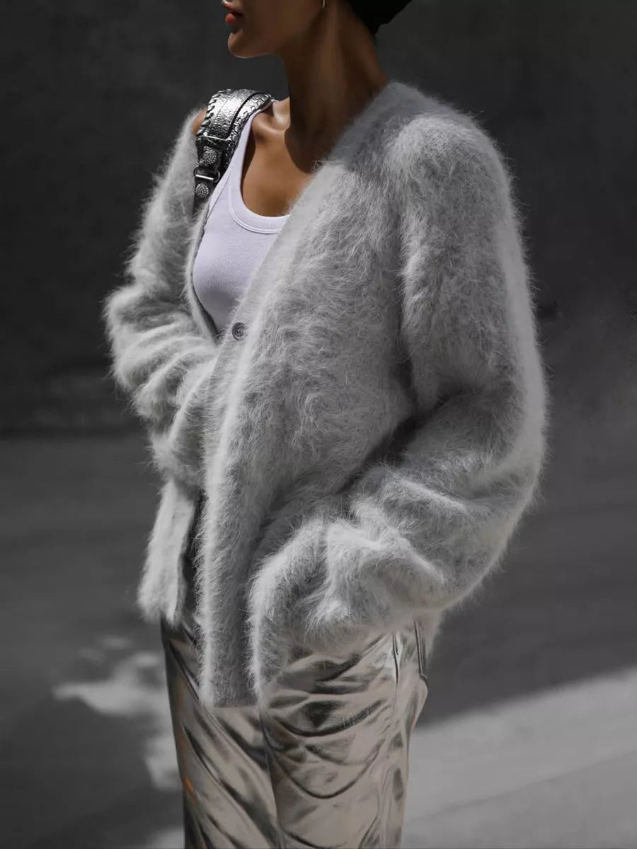 Damernas bekväma stickad cardigan med mjukt fluffmaterial och stiligt knappdetalj Eva Jonsson-Eva Jonsson