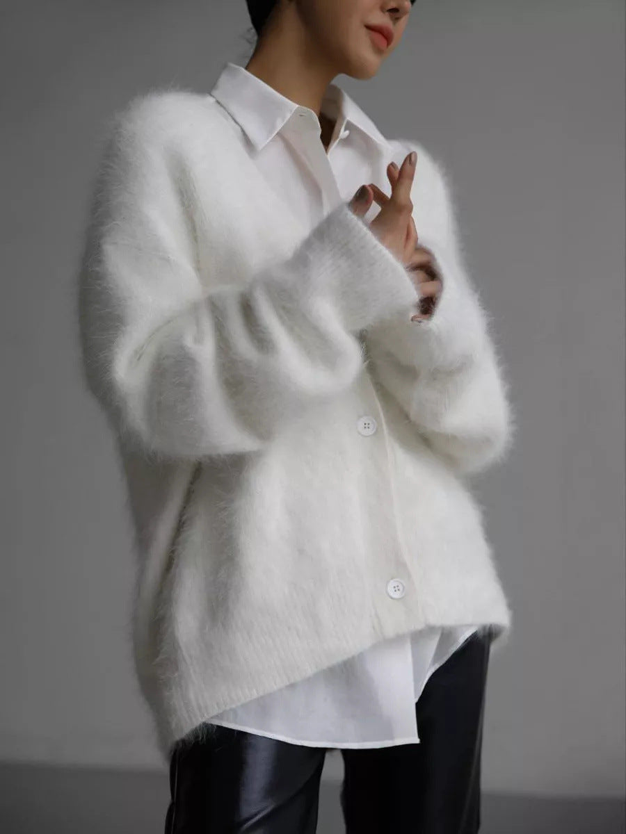 Damernas bekväma stickad cardigan med mjukt fluffmaterial och stiligt knappdetalj Eva Jonsson-Eva Jonsson